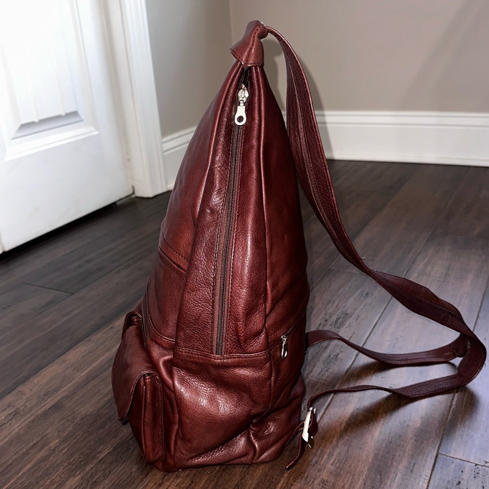 VINTAGE 90’s Paul and Taylor Brown Leather Large Sling Backpack Unisex - Picture 4 of 15